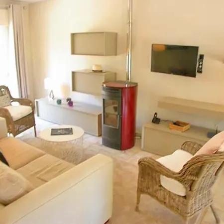 Βίλα Sleeps 6 Air Con Wifi T607860 *