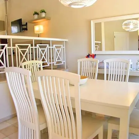 Villa Sleeps 6 Air Con Wifi T607860